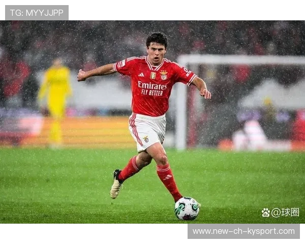 内维斯球员在场上发挥出色，最终夺得胜利，曼联内维斯